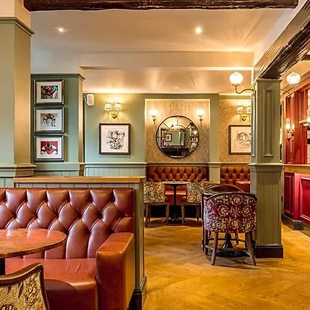 The Kings Arms 3* קזיק